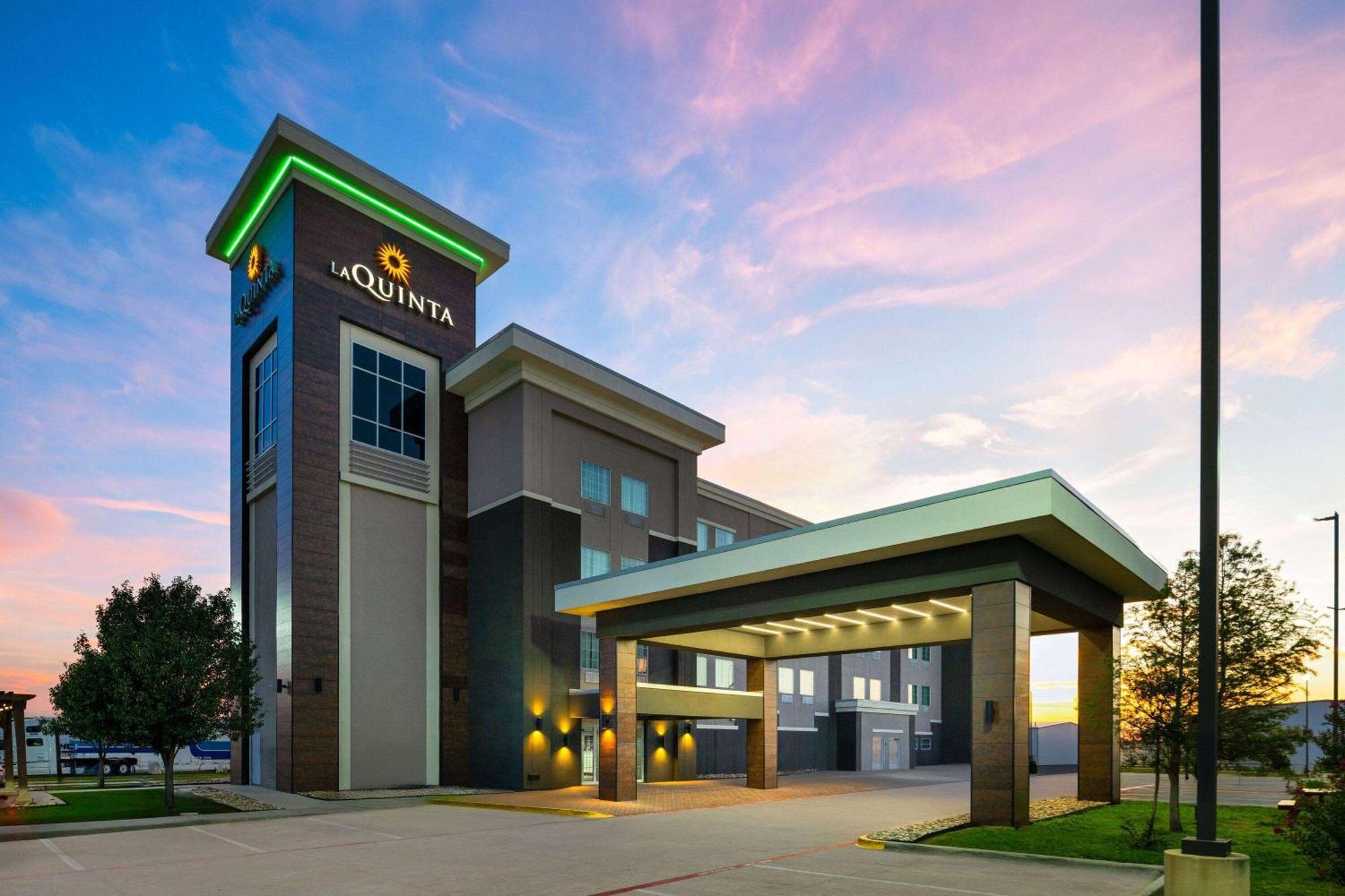 4 Top-Rated Hotels Close to UNT Denton Campus