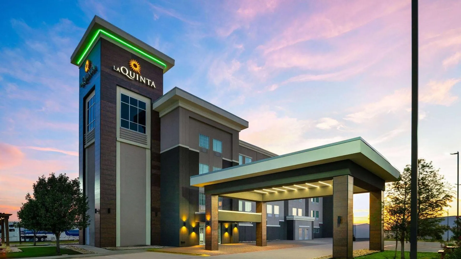4 Top-Rated Hotels Close to UNT Denton Campus