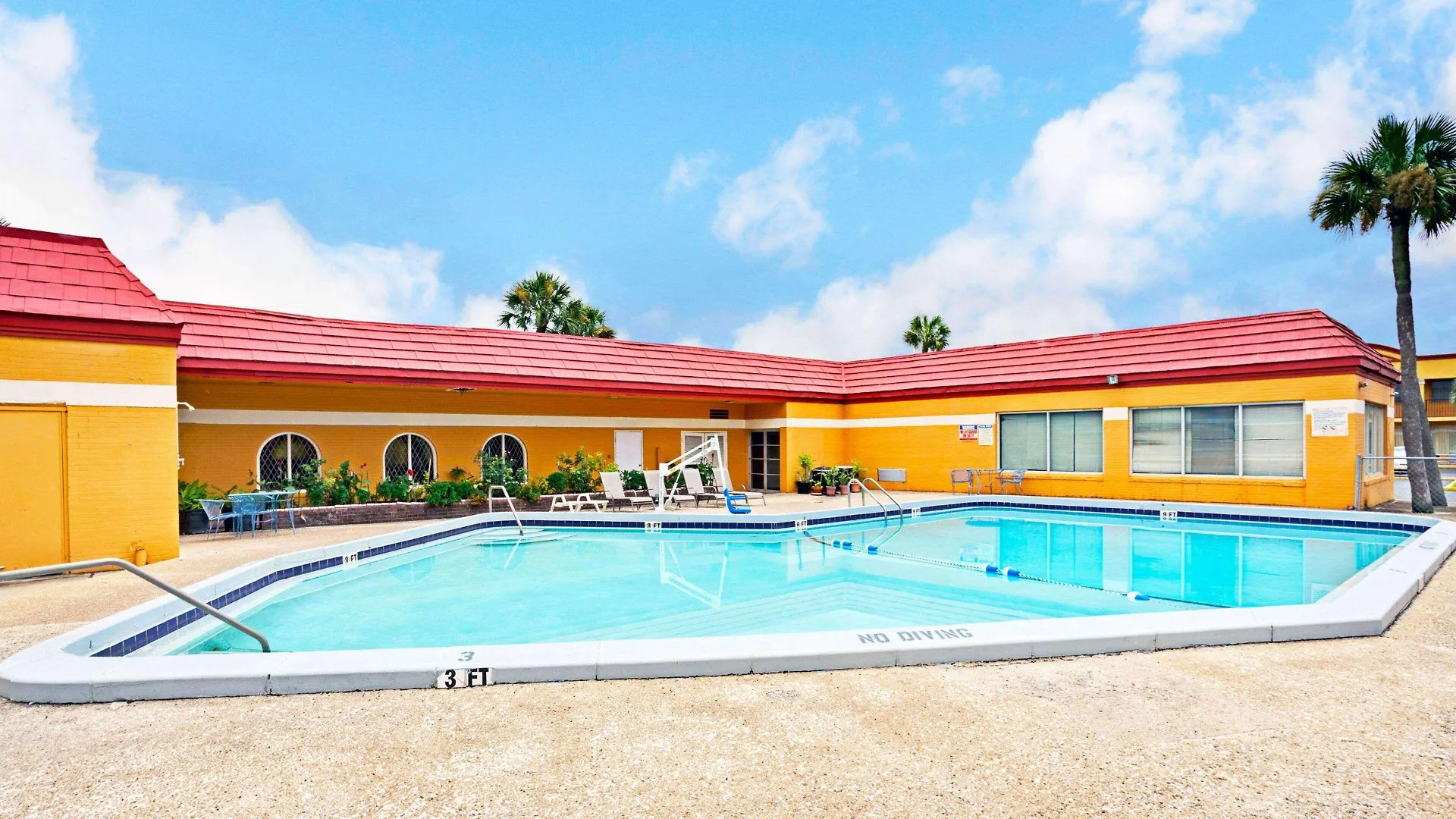Where to Stay Near Hands on Children's Museum: 7 Beach Hotels in Jacksonville