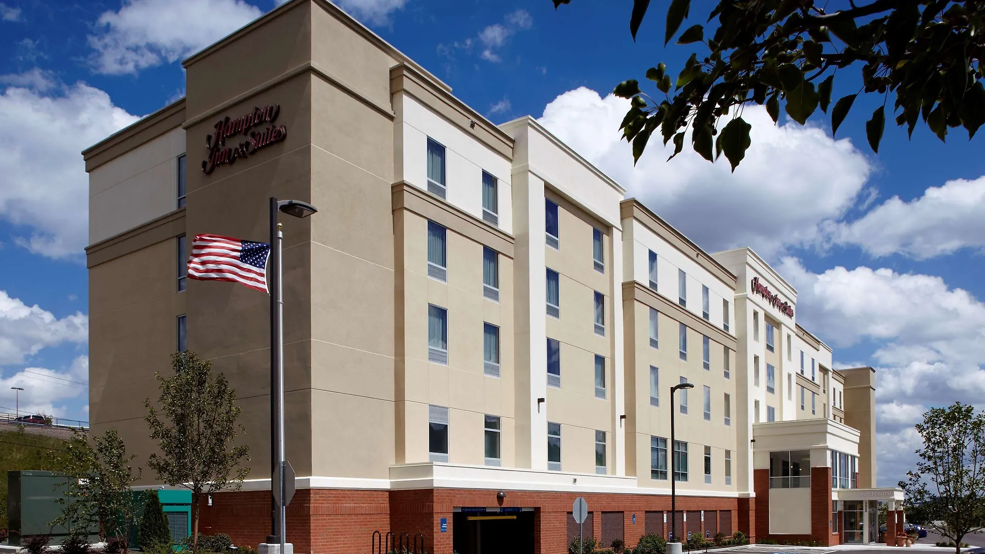 7 Airport Hotels Near The Mall at Robinson Worth Booking