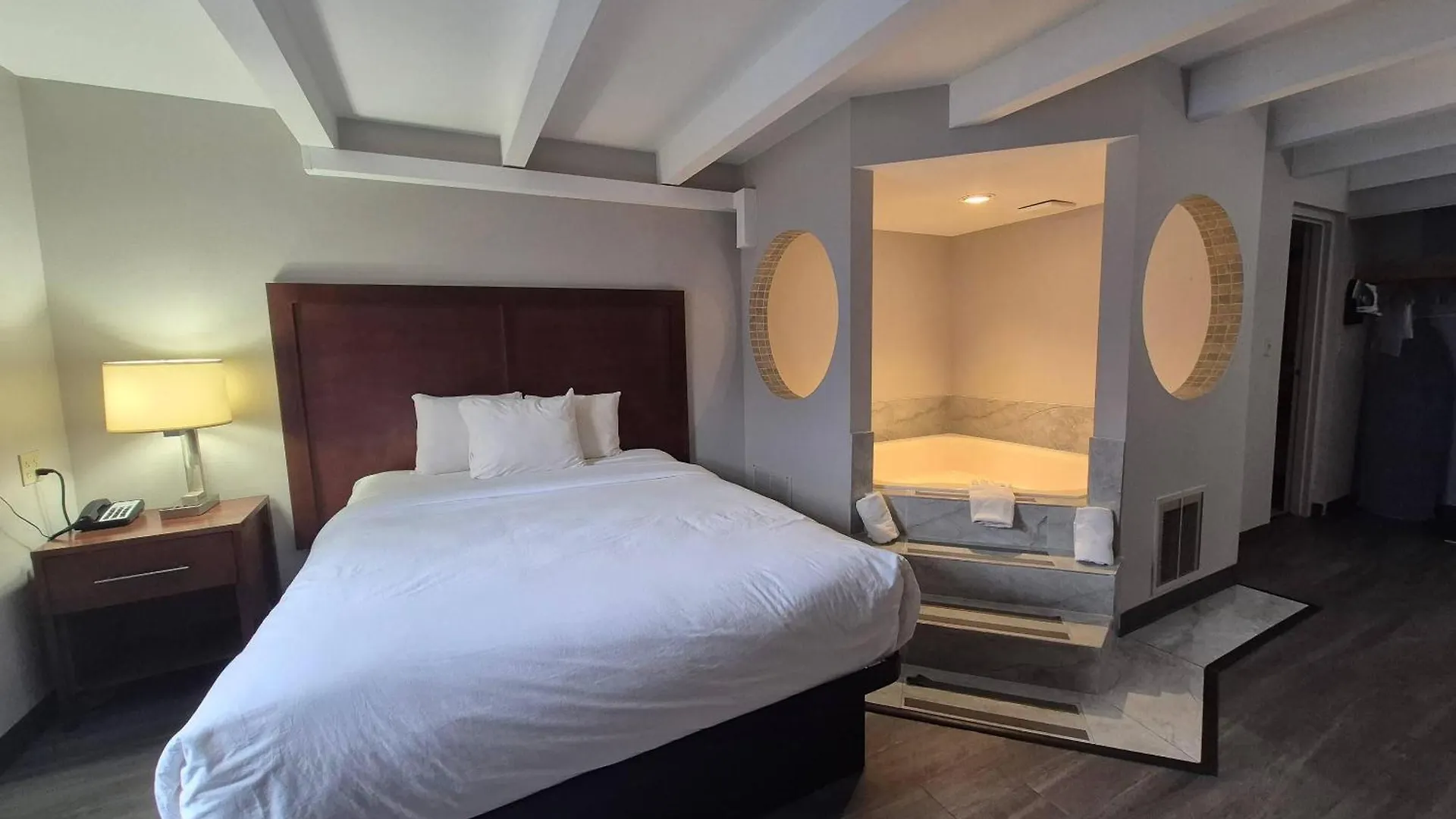 Staying in Michigan: 15 Three-Star Hotels Compared