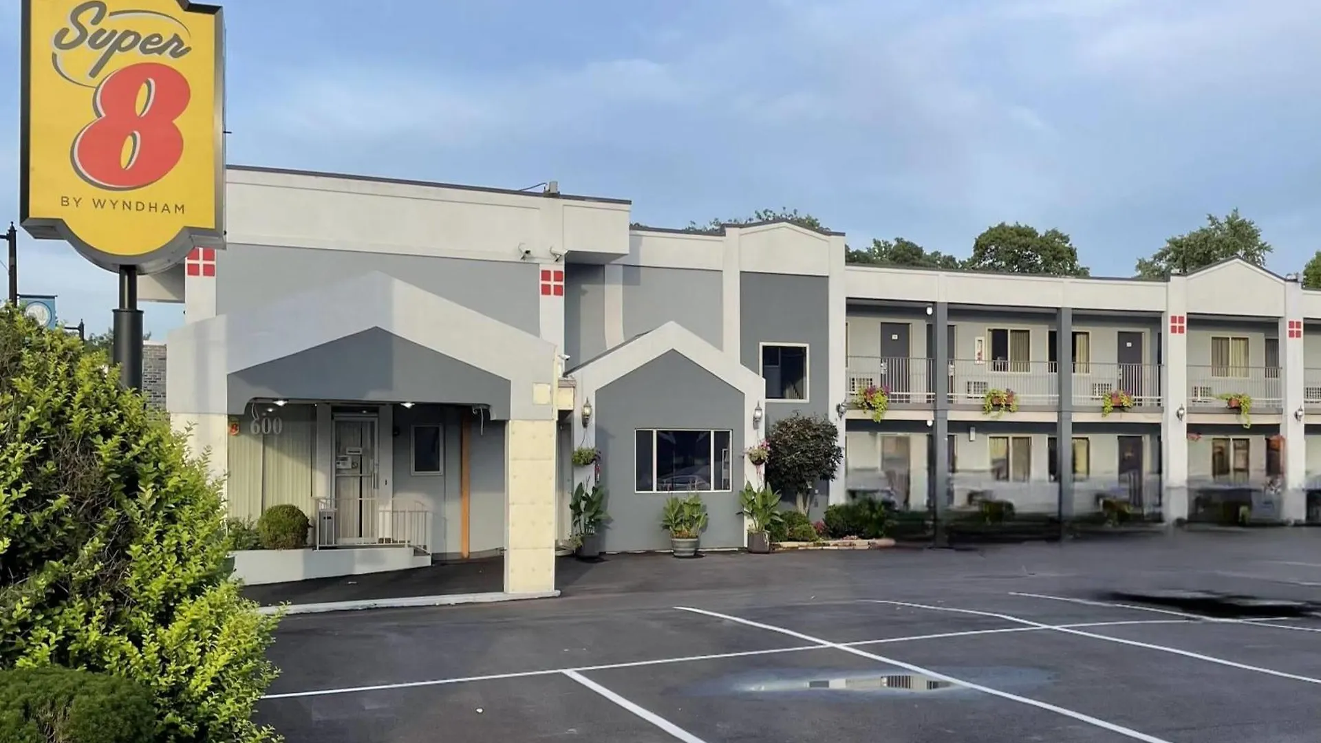 8 Budget-Friendly 2-Star Hotels Near Citizens Park Belleville