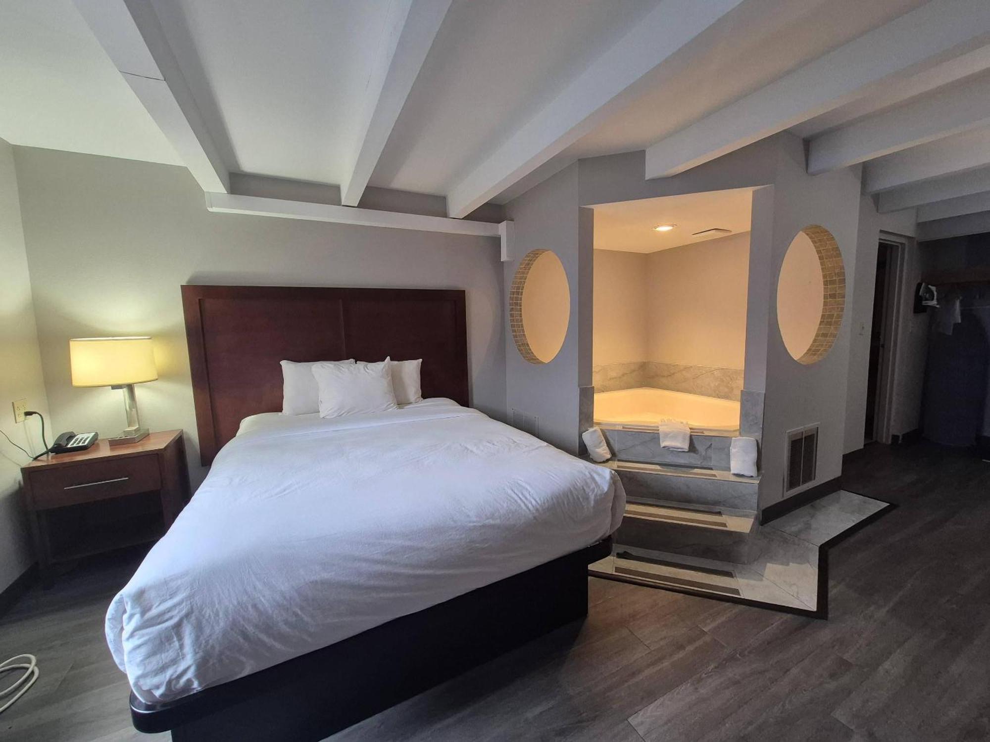 Staying in Michigan: 15 Three-Star Hotels Compared