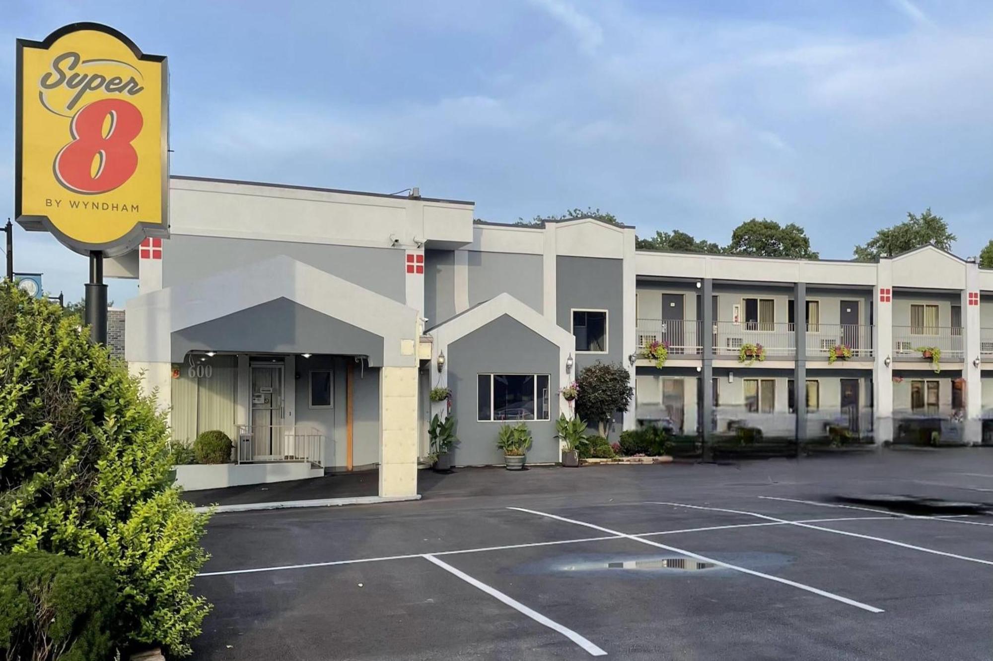 8 Budget-Friendly 2-Star Hotels Near Citizens Park Belleville